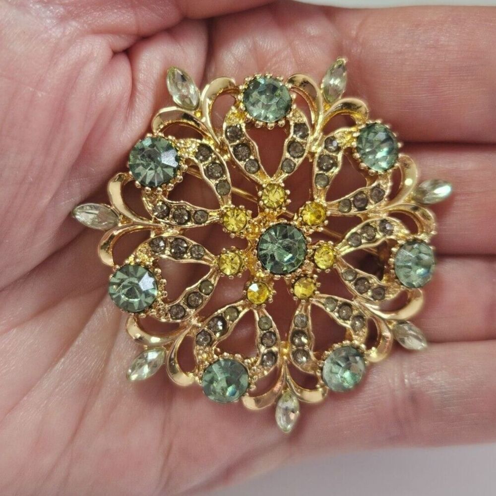 Napier gold tone round rhinestone brooch green yellow gray